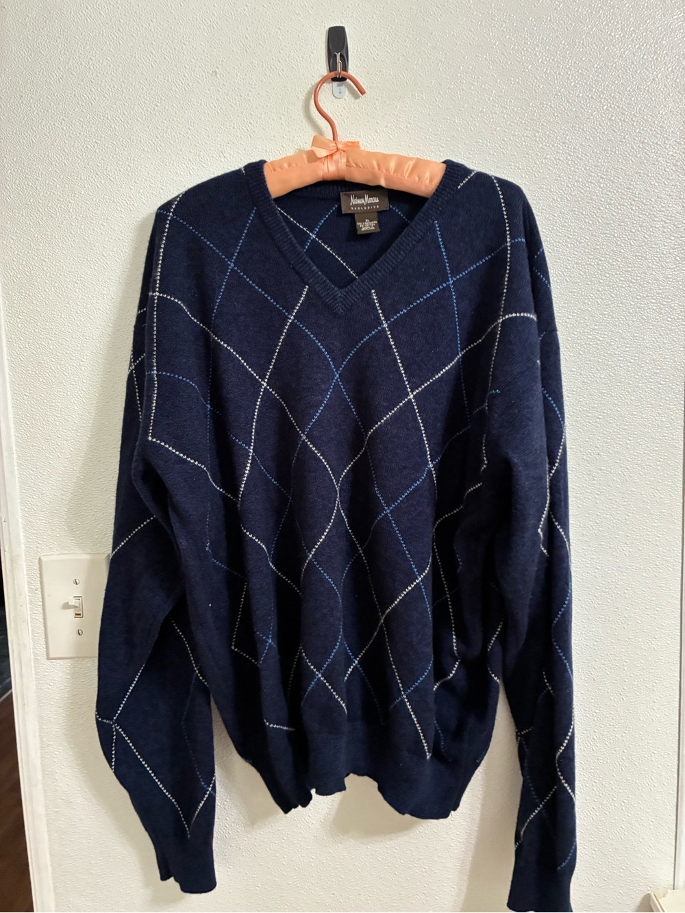 Neiman Marcus  Men’s Navy Argyle V-Neck Cashmere Sweater XL